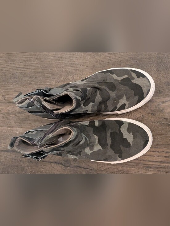Oster Shoes - 3/$16 Women's Camo Slip-On Sneakers -size 7.5 Black & Gray